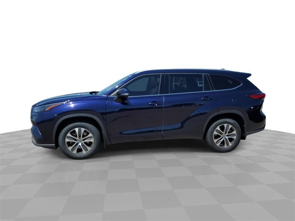 used 2022 Toyota Highlander car, priced at $34,100