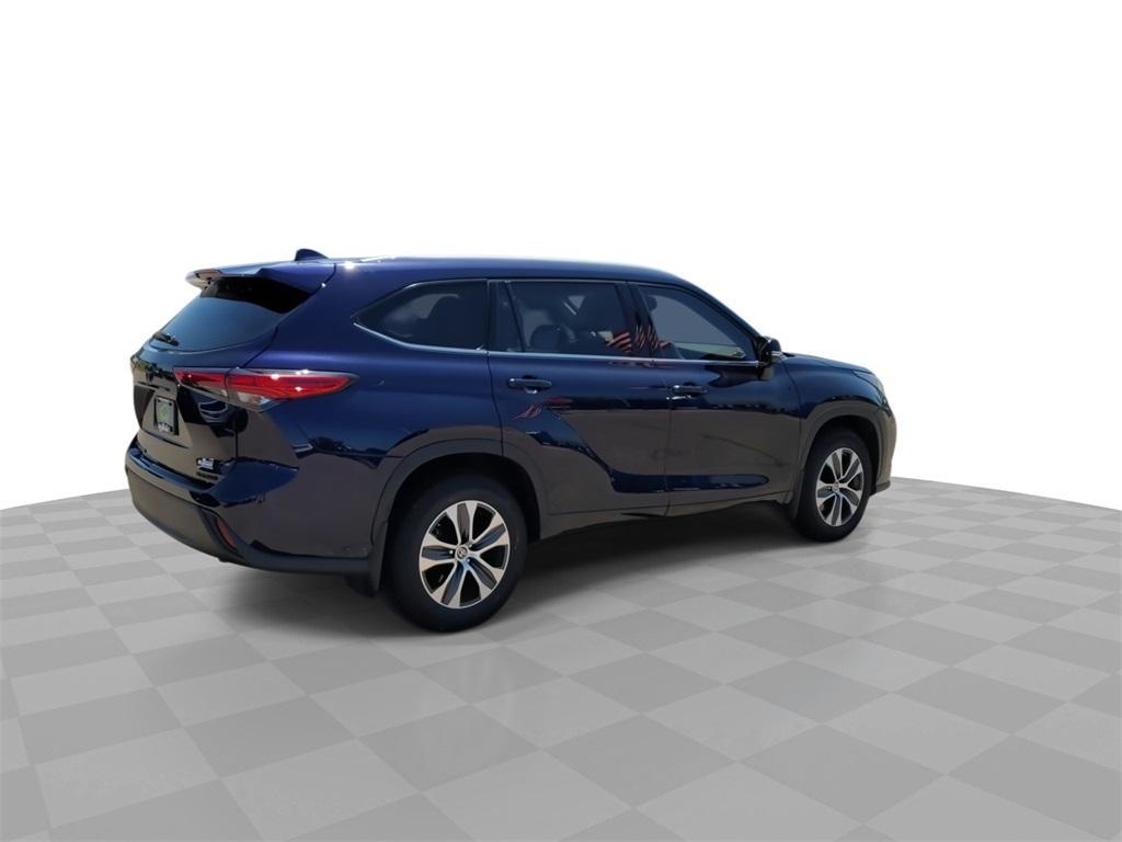 used 2022 Toyota Highlander car, priced at $34,100
