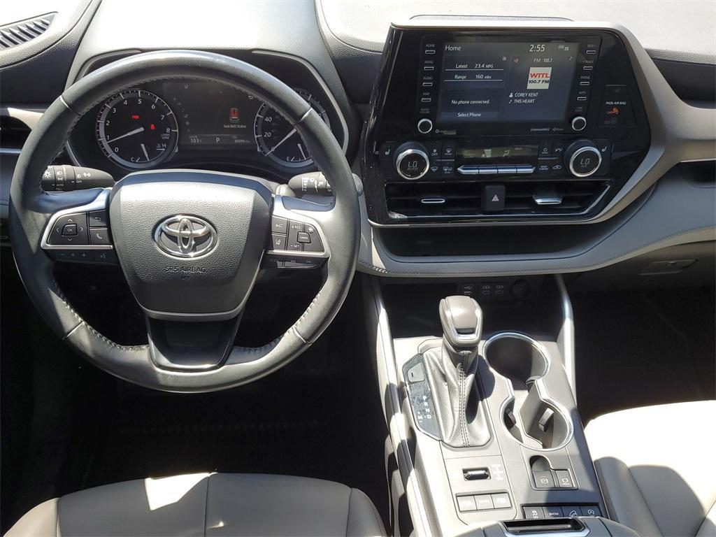 used 2022 Toyota Highlander car, priced at $34,100