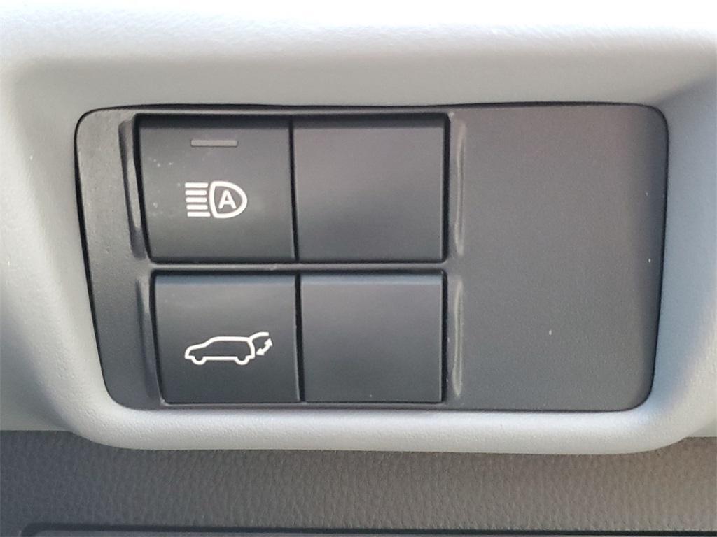 used 2022 Toyota Highlander car, priced at $34,100