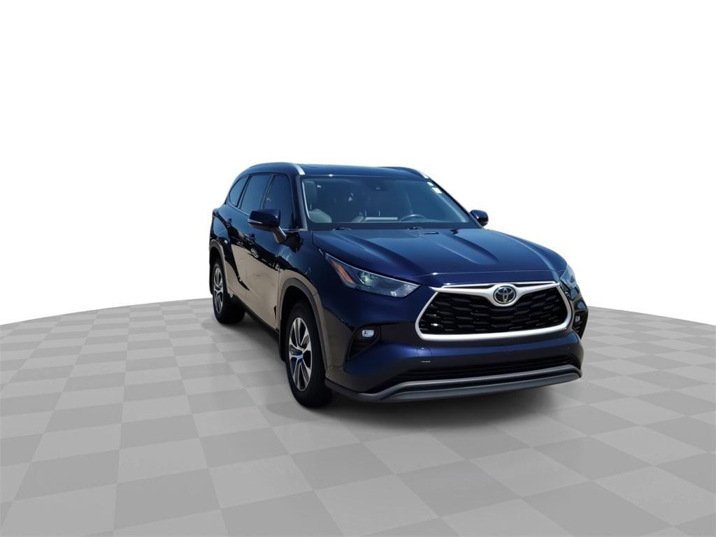 used 2022 Toyota Highlander car, priced at $34,100