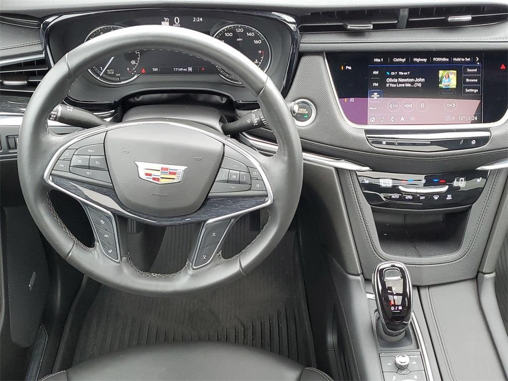 used 2022 Cadillac XT5 car, priced at $35,900