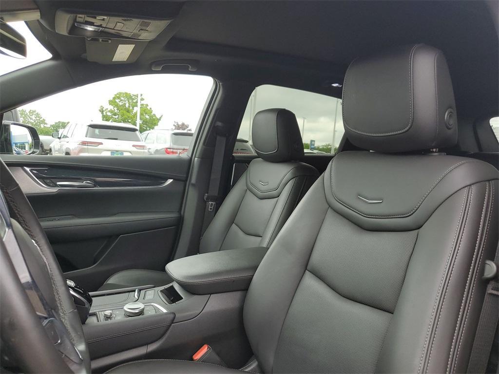used 2022 Cadillac XT5 car, priced at $35,900