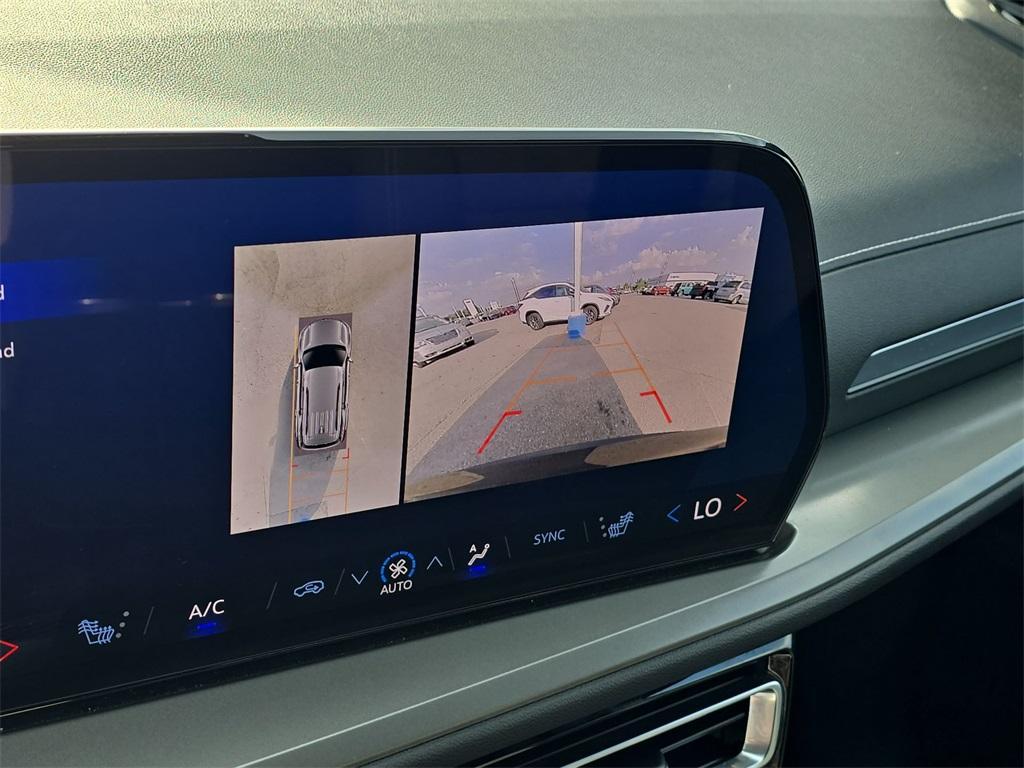 used 2024 Chevrolet Traverse car, priced at $35,710