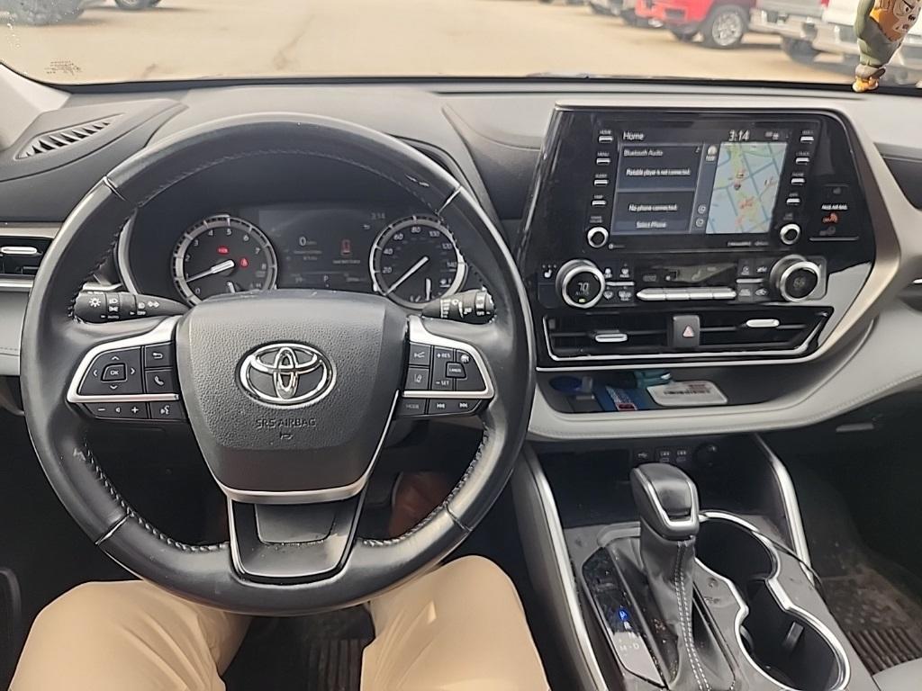 used 2022 Toyota Highlander car, priced at $35,626