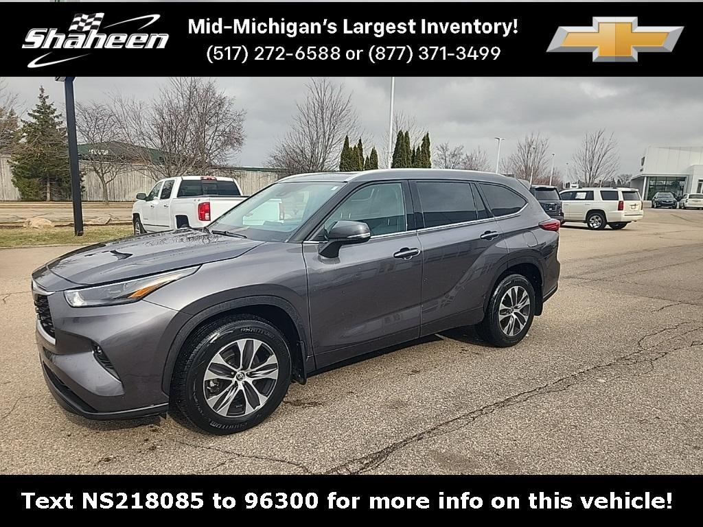 used 2022 Toyota Highlander car, priced at $35,626