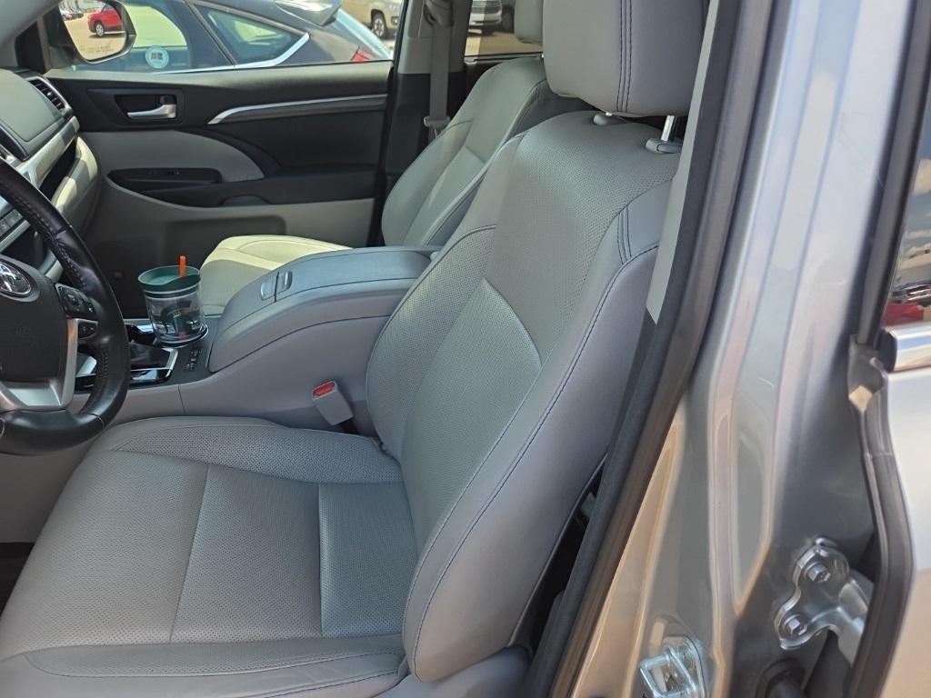 used 2017 Toyota Highlander Hybrid car, priced at $23,500