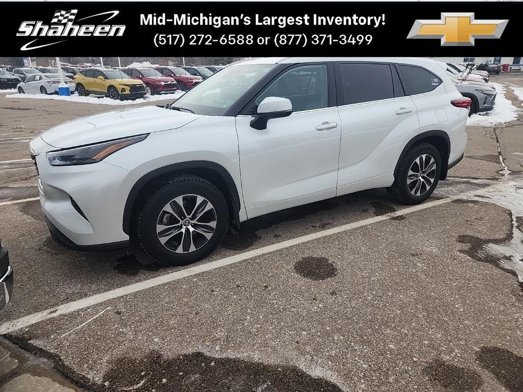 used 2022 Toyota Highlander car, priced at $35,900