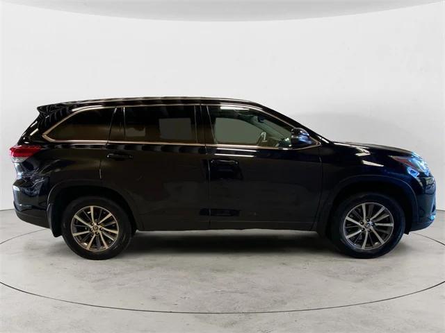 used 2019 Toyota Highlander car, priced at $26,999