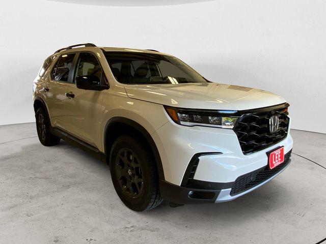 new 2025 Honda Pilot car, priced at $51,350