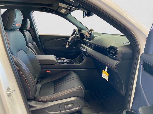 new 2025 Honda Pilot car, priced at $51,350