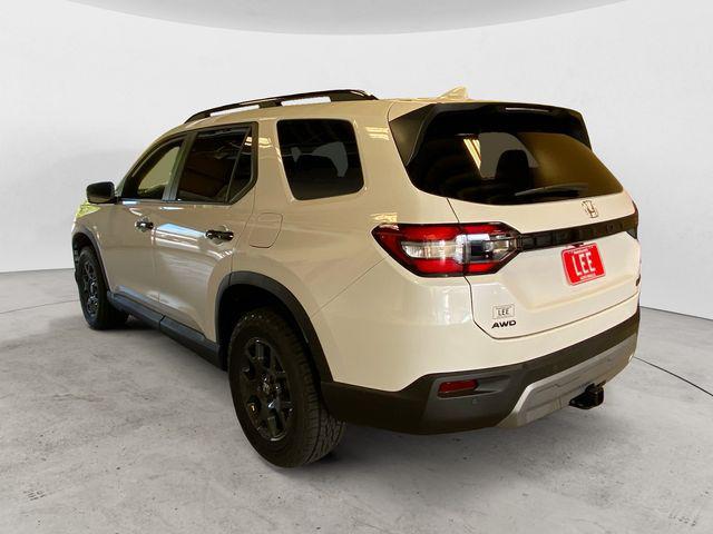 new 2025 Honda Pilot car, priced at $51,350