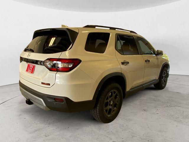 new 2025 Honda Pilot car, priced at $51,350