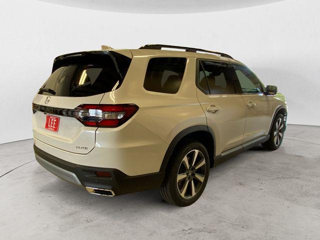 new 2025 Honda Pilot car, priced at $54,985