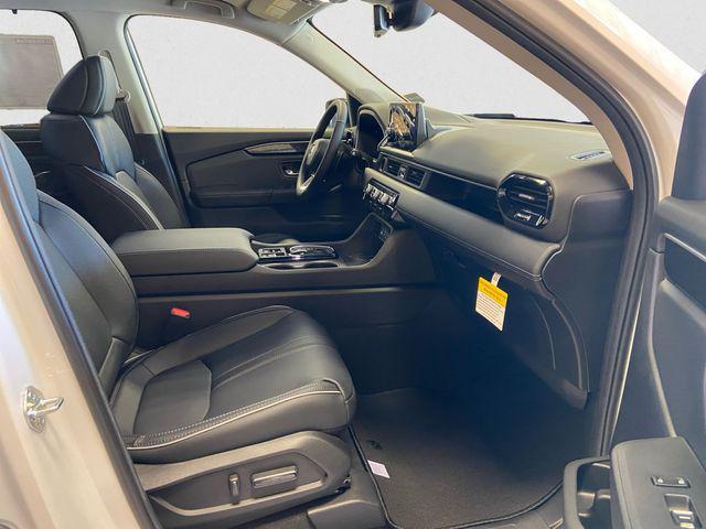new 2025 Honda Pilot car, priced at $54,985