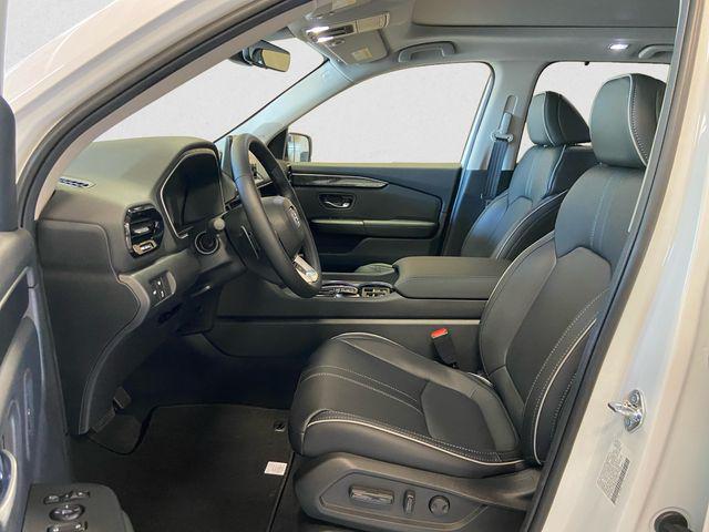 new 2025 Honda Pilot car, priced at $54,985