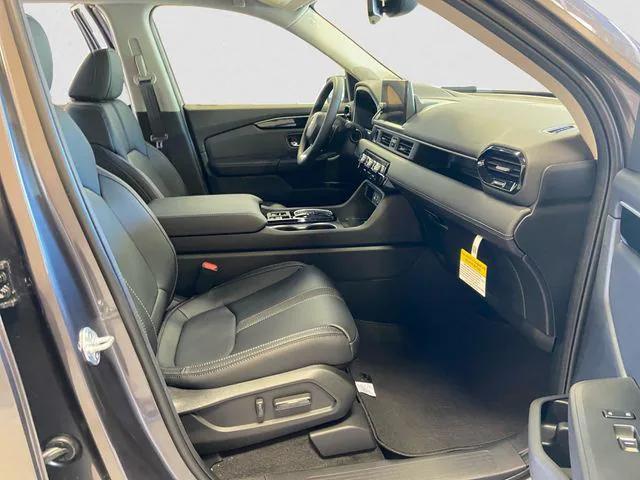 new 2025 Honda Pilot car, priced at $51,095