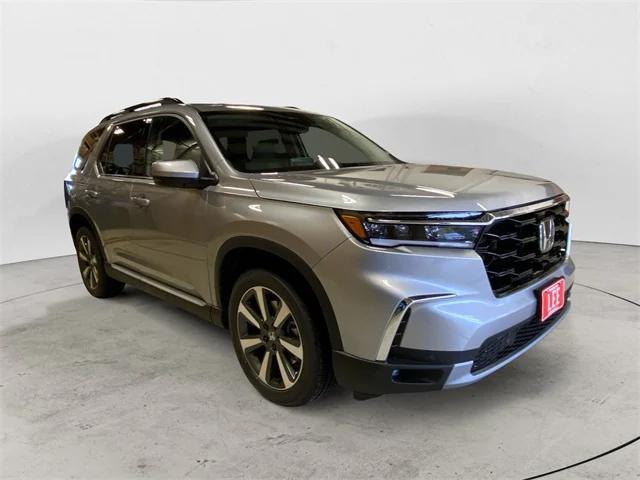 new 2025 Honda Pilot car, priced at $50,995