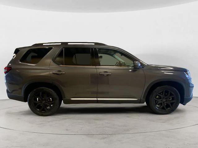 new 2025 Honda Pilot car, priced at $52,950