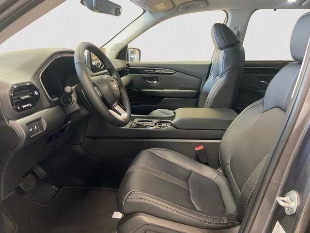 new 2025 Honda Pilot car, priced at $52,950