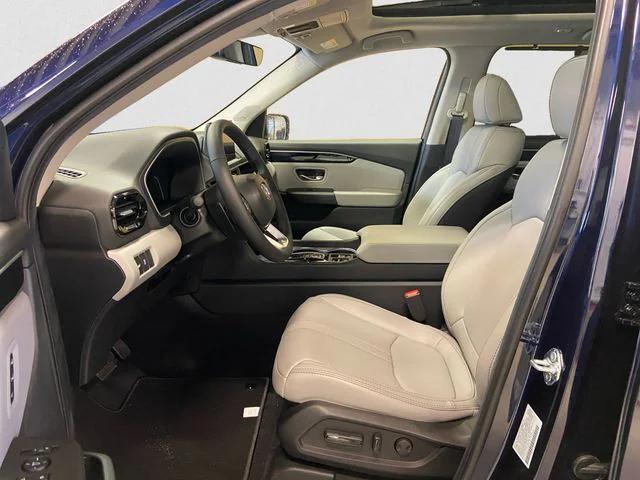 new 2025 Honda Pilot car, priced at $51,950