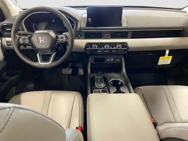 new 2025 Honda Pilot car, priced at $51,950