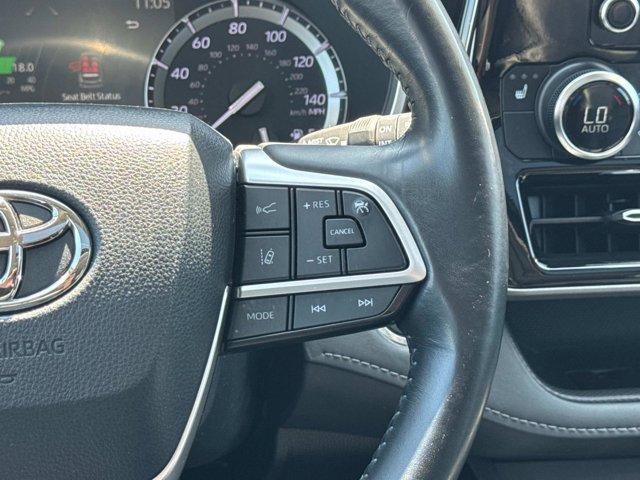 used 2022 Toyota Highlander car, priced at $38,881