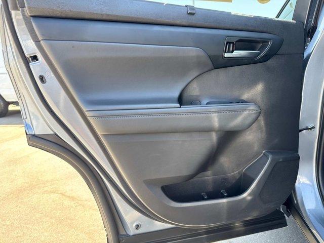 used 2022 Toyota Highlander car, priced at $38,881