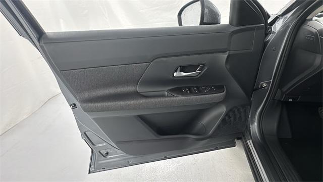 new 2025 Nissan Kicks car, priced at $26,555