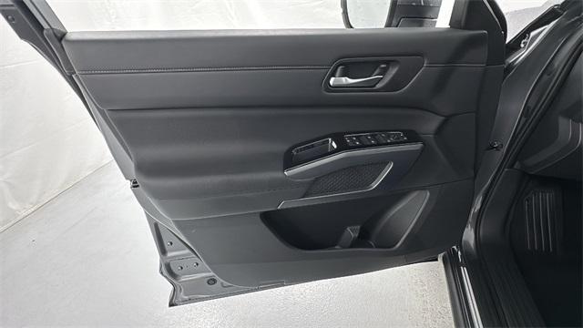 new 2025 Nissan Pathfinder car, priced at $42,582