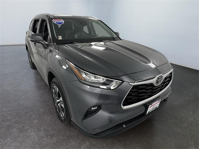 used 2020 Toyota Highlander car, priced at $22,989