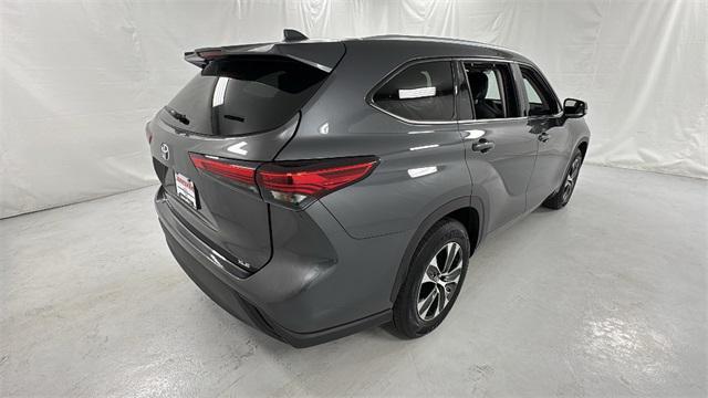 used 2020 Toyota Highlander car, priced at $22,989