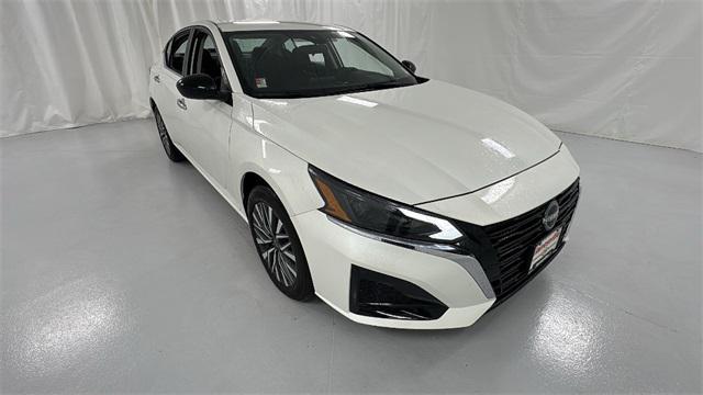 new 2025 Nissan Altima car, priced at $28,472
