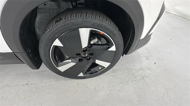 new 2025 Nissan Kicks car, priced at $30,248