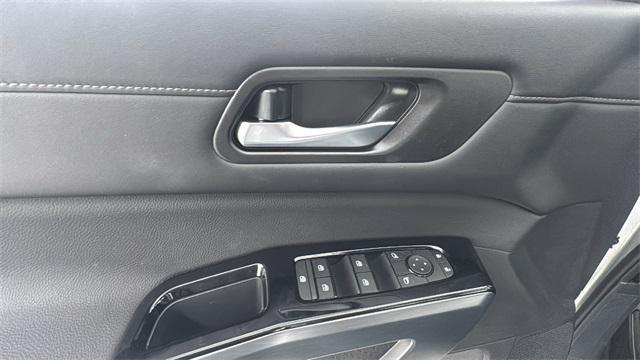 new 2025 Nissan Pathfinder car, priced at $37,442