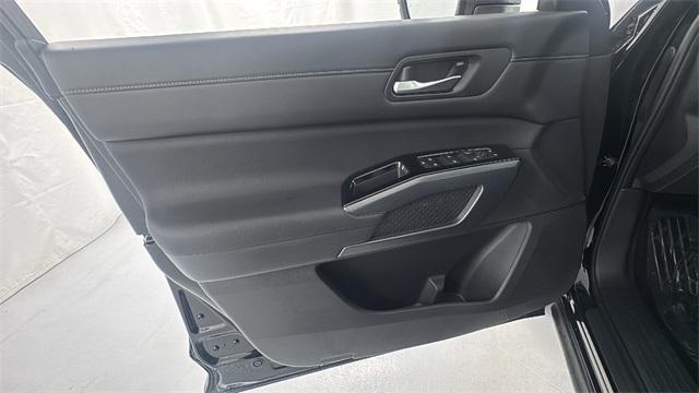 new 2025 Nissan Pathfinder car, priced at $45,243