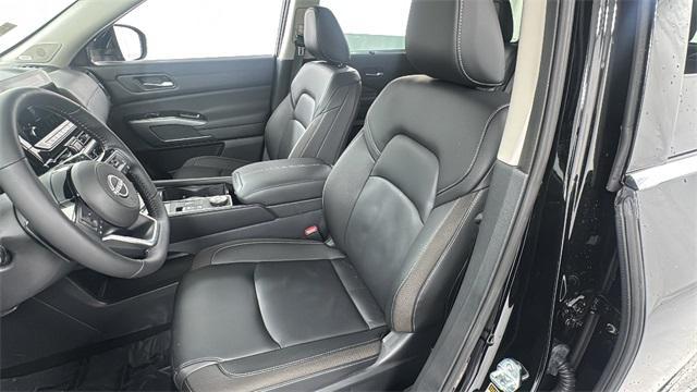 new 2025 Nissan Pathfinder car, priced at $45,243