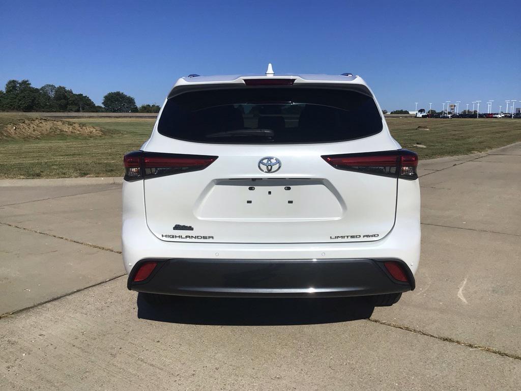 used 2022 Toyota Highlander car, priced at $35,972