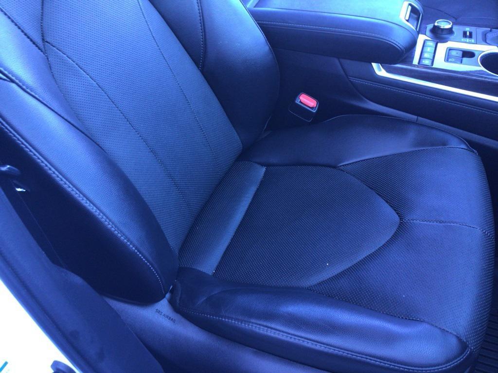 used 2022 Toyota Highlander car, priced at $35,972