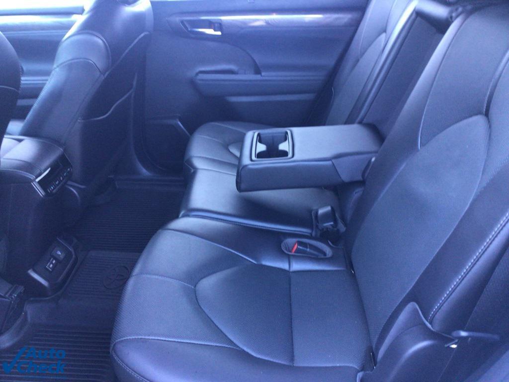 used 2022 Toyota Highlander car, priced at $33,721