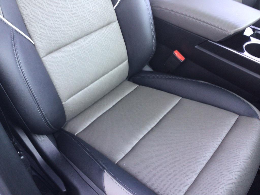 new 2026 Chevrolet Equinox car, priced at $33,296