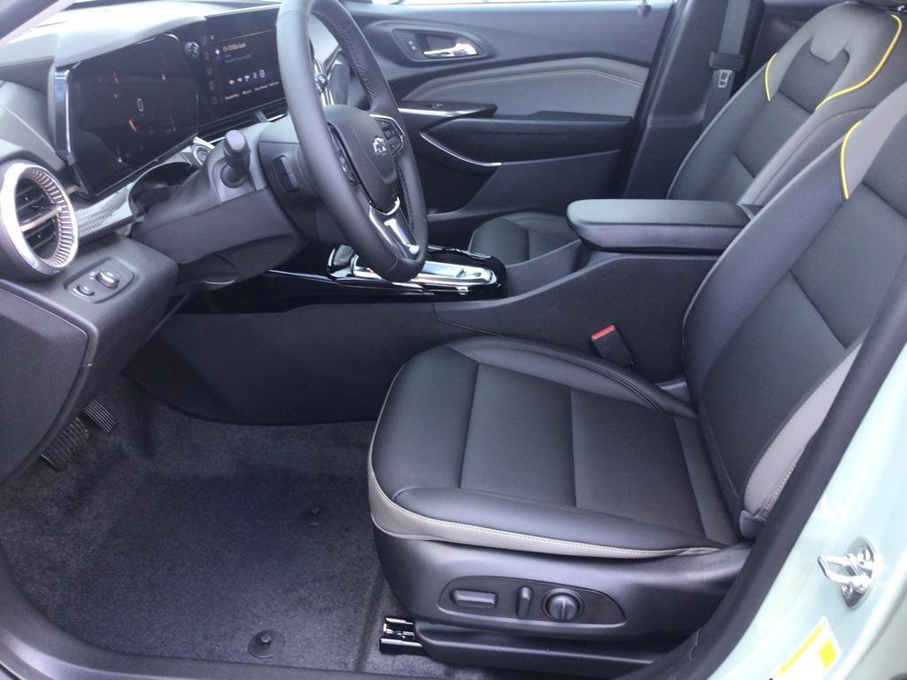 new 2025 Chevrolet Trax car, priced at $24,985