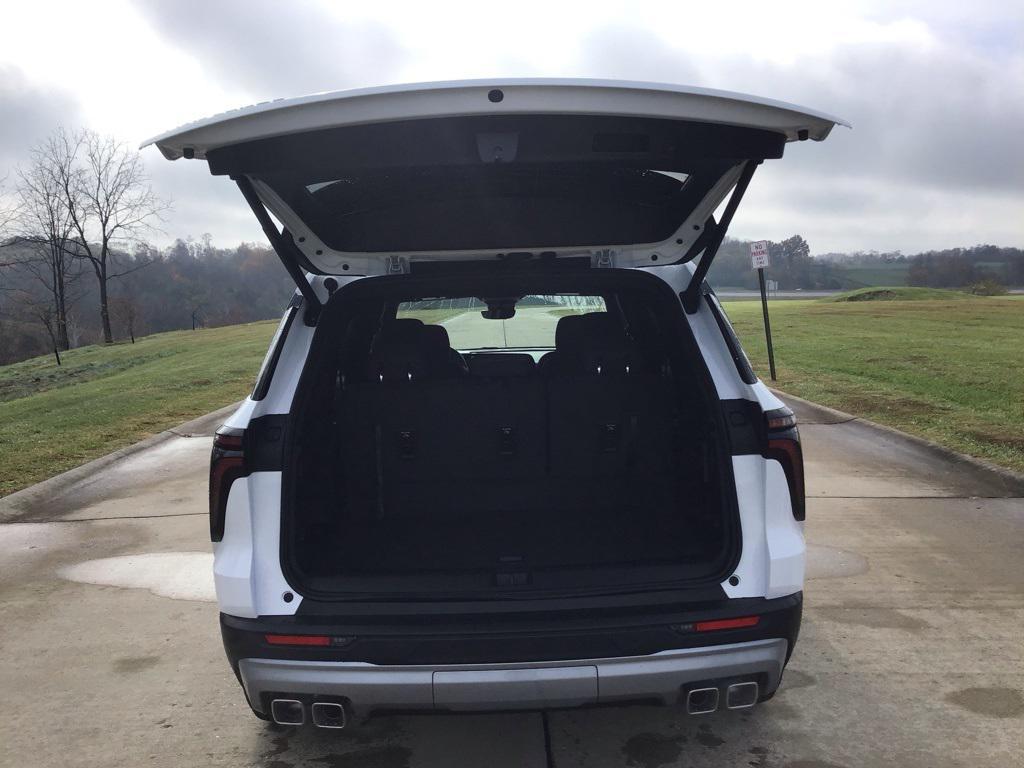 new 2026 Chevrolet Traverse car, priced at $40,055