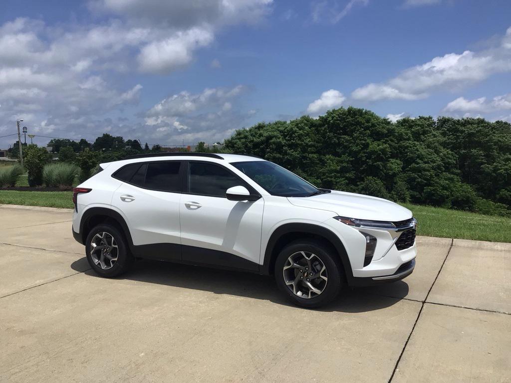 new 2025 Chevrolet Trax car, priced at $24,601