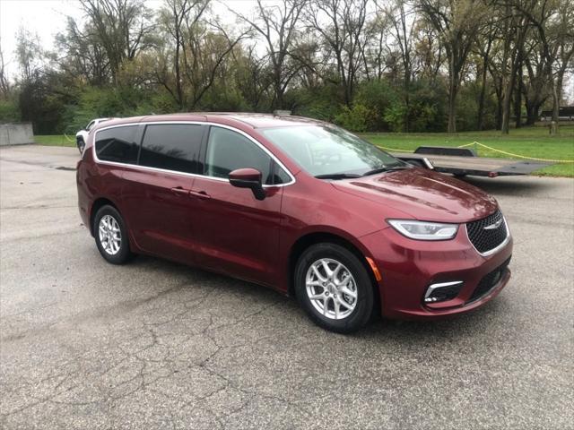 used 2023 Chrysler Pacifica car, priced at $27,135