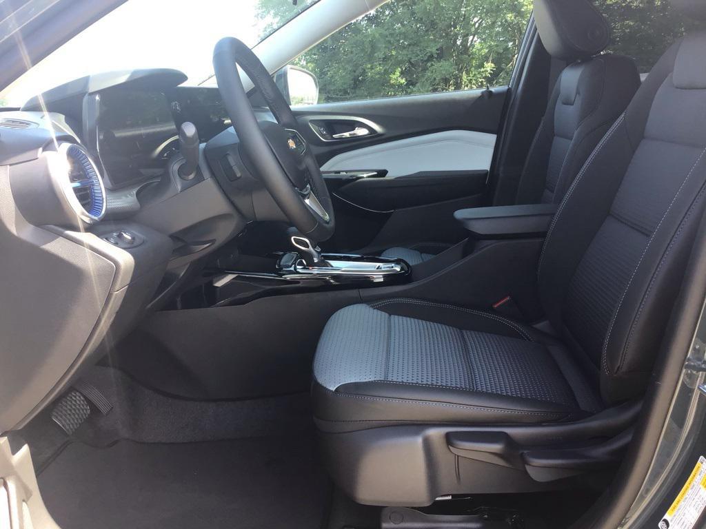 new 2025 Chevrolet Trax car, priced at $23,819