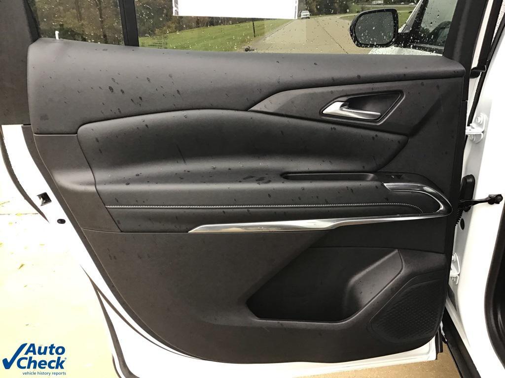 used 2025 Chevrolet Traverse car, priced at $33,808