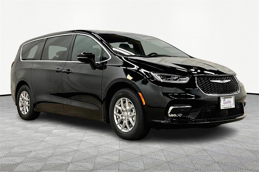 new 2025 Chrysler Pacifica car, priced at $38,490
