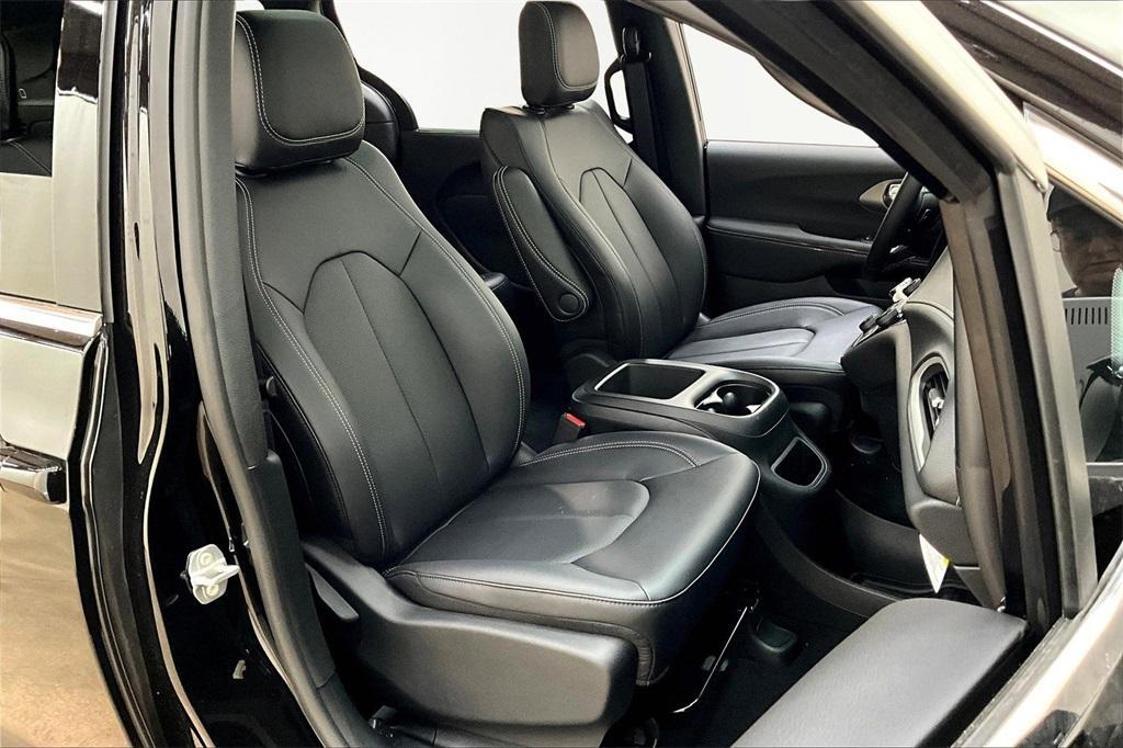 new 2025 Chrysler Pacifica car, priced at $38,490