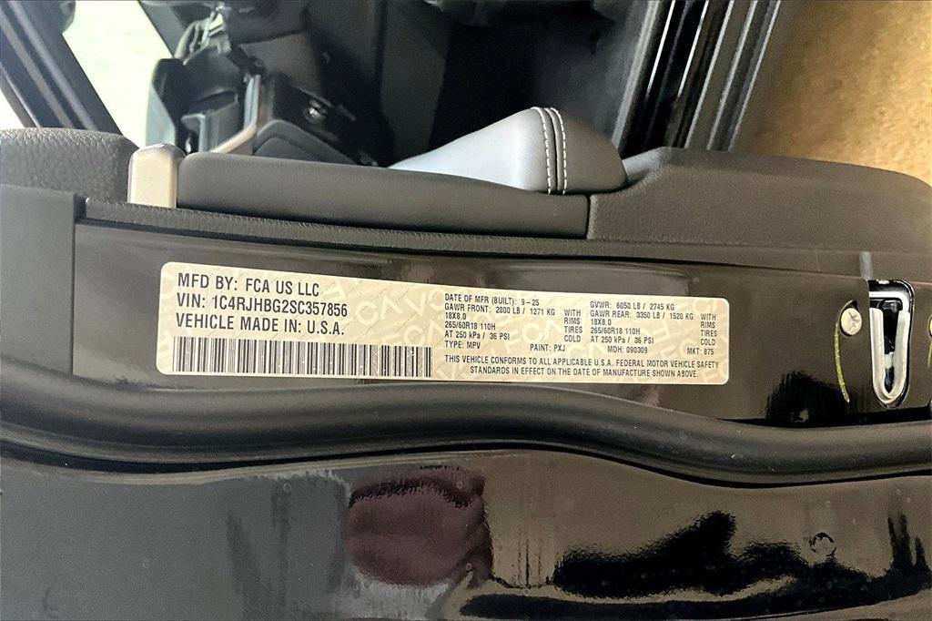 new 2025 Jeep Grand Cherokee car, priced at $39,625